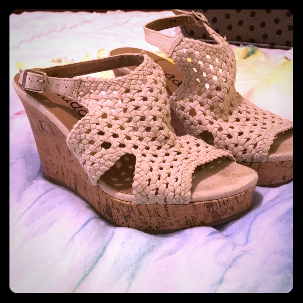 Mudd wedge sandals size 8.5